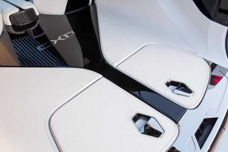  Jaguar C-X17 Concept in Liquid Aluminum 2013 года  (фото 34 из 38)